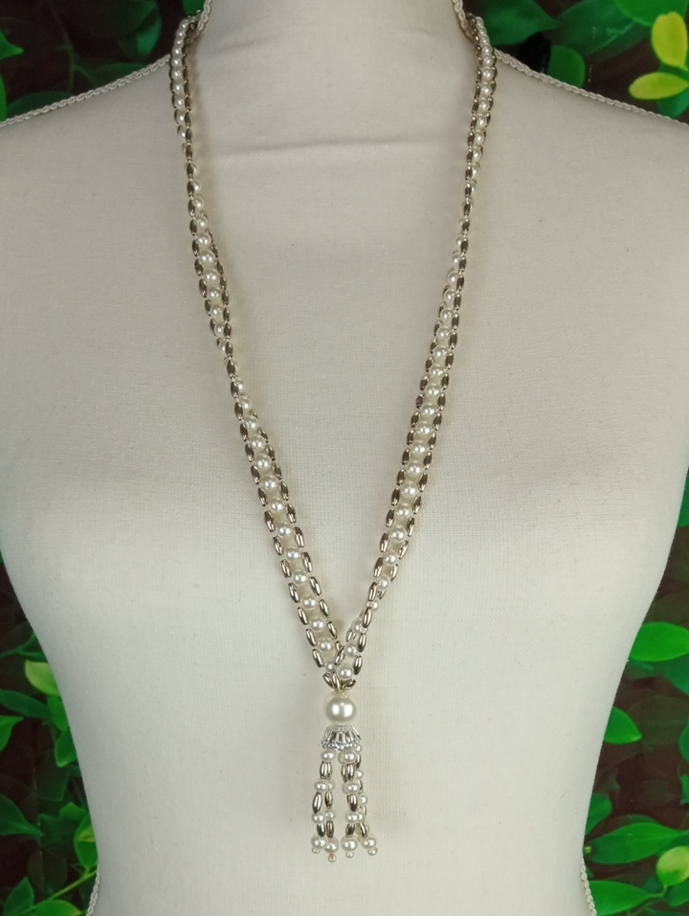 💍 Elegant Pearl and Silver Tassel Necklace - White